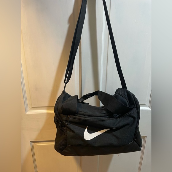 Nike Black and White Duffel Bag - Picture 1 of 1